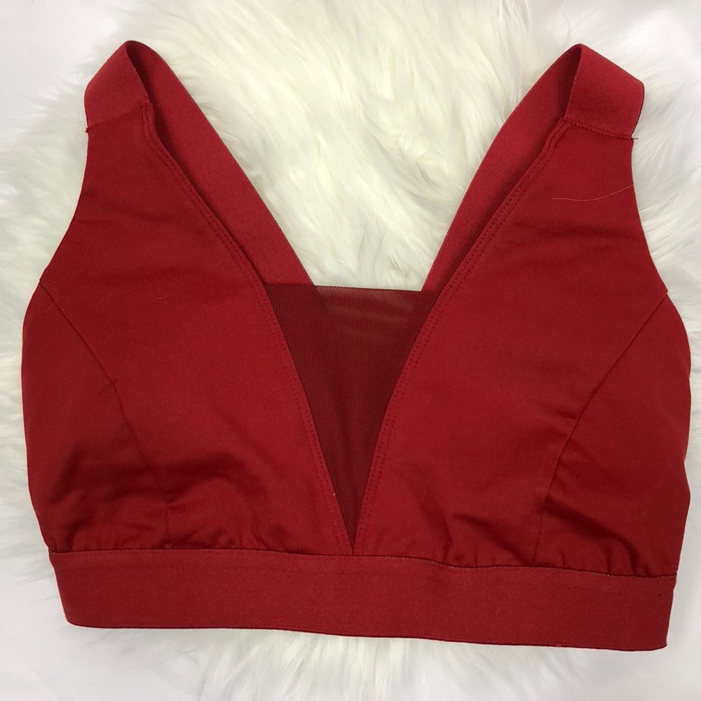 🌺 Women’s Red Sports Bra